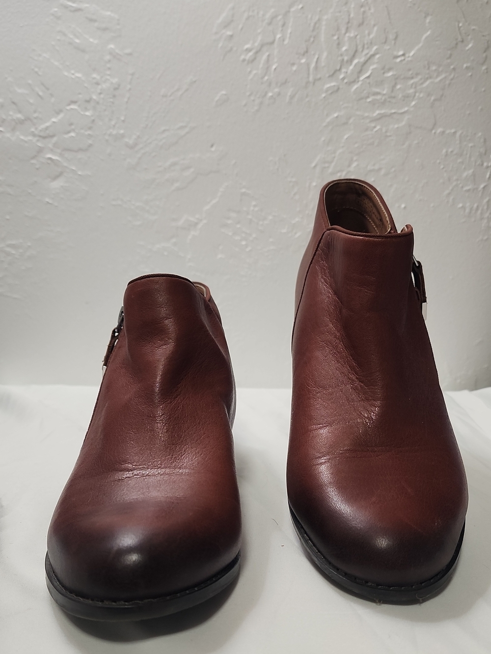 Vionic Brown Leather Ankle Booties with Side Zip